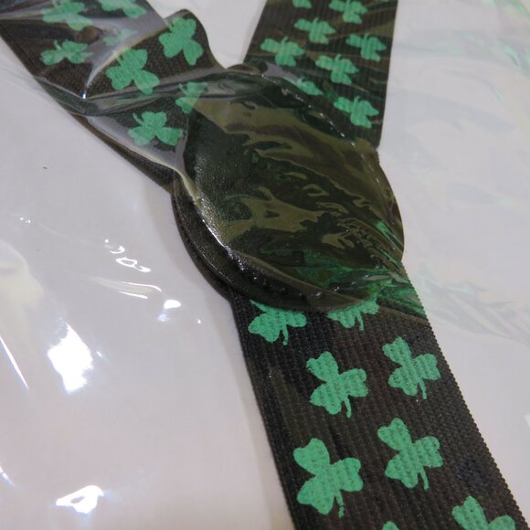 St Patrick's Day party items (suspenders, tie, wall décor & invitations) - Picture 3 of 14